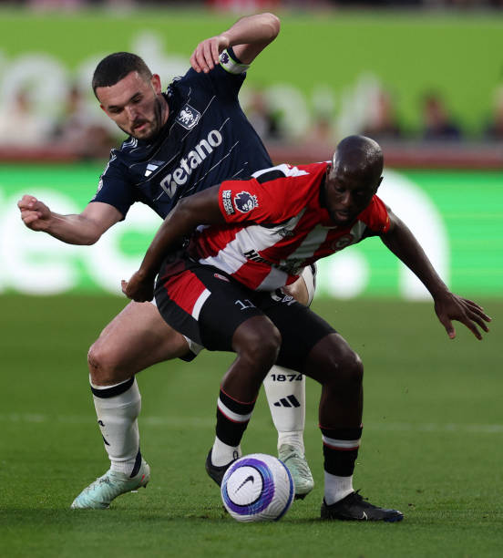 许多球迷在 许多球迷在